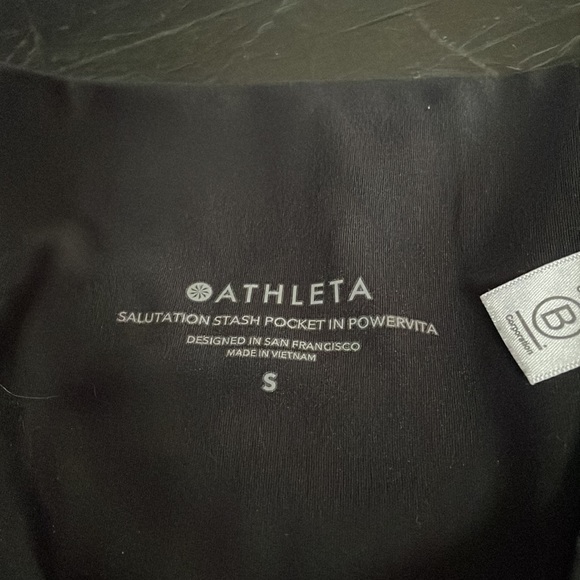 Salutation Stash Pocket Capri - Picture 2 of 5